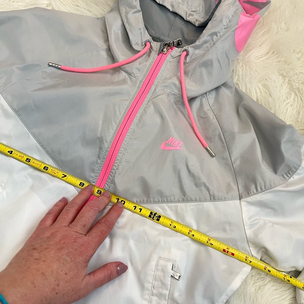 Nike Windrunner - Picture 12 of 14